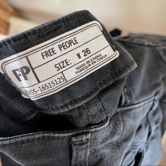 ✨SOLD✨ Free People Washed Black Denim Overalls - 26 - Picture 8 of 8